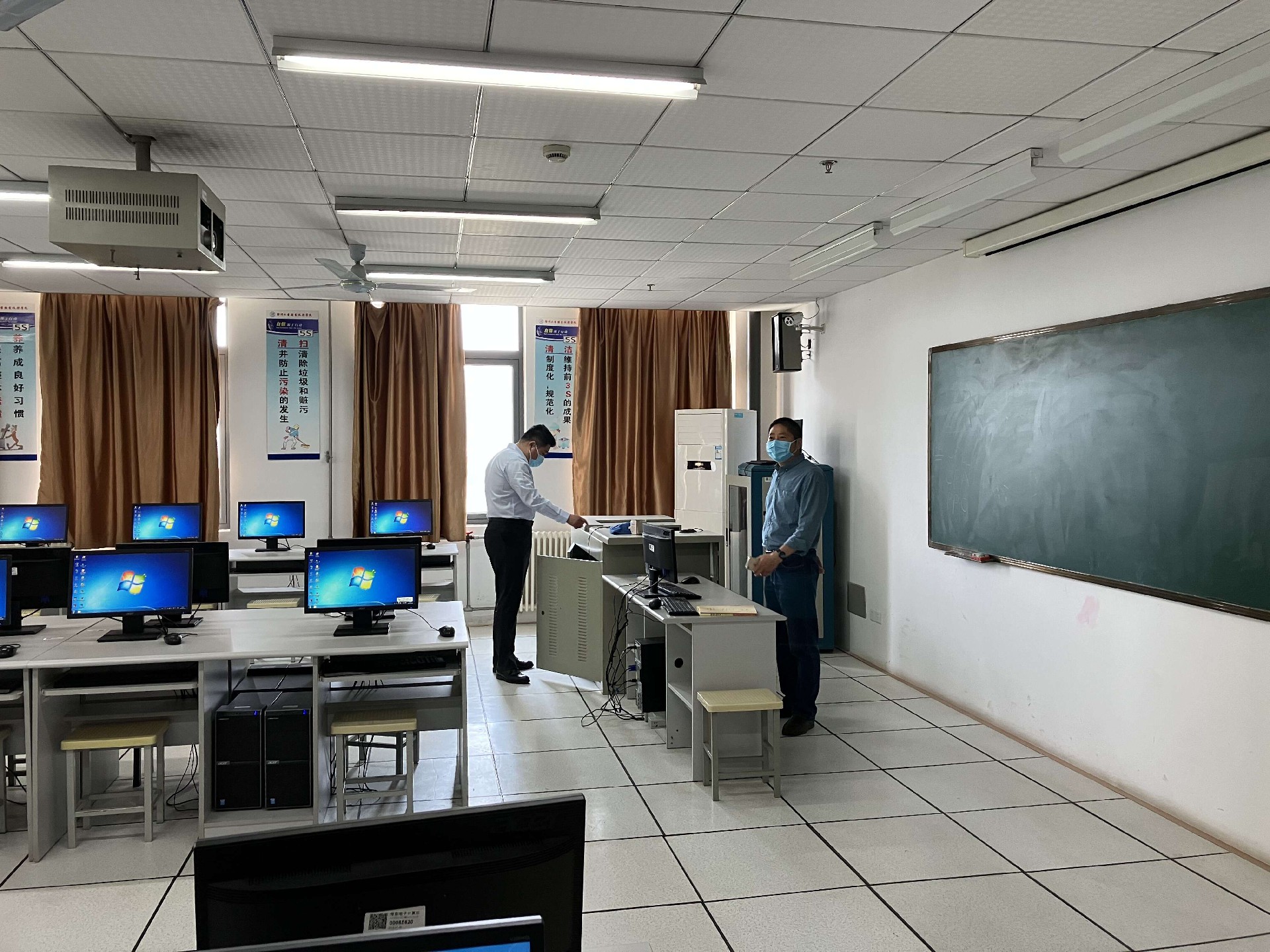 hjcvip黄金城五月实训室安全检查通报