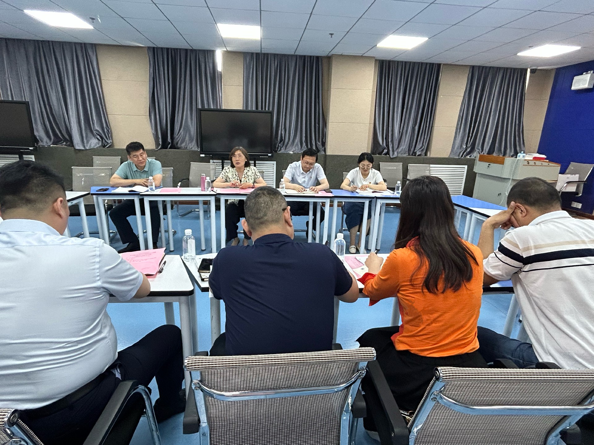【主题教育】校党委副书记李红深入hjcvip黄金城党总支开展二级理论学习中心组主题教育读书班巡学旁听工作