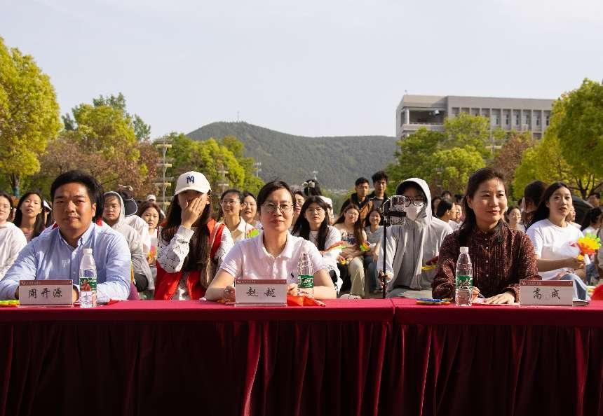hjcvip黄金城成功举办“六秩芳华，岁月如歌”青春歌会