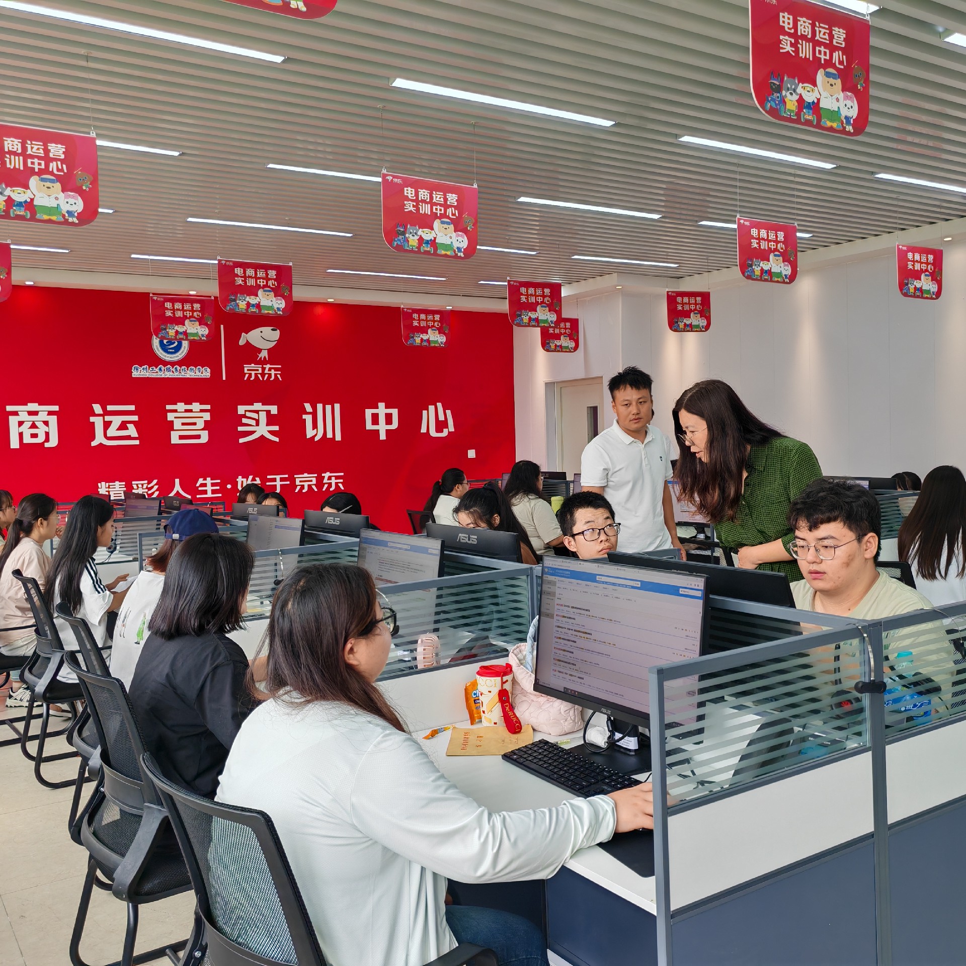 hjcvip黄金城中秋佳节开展慰问活动